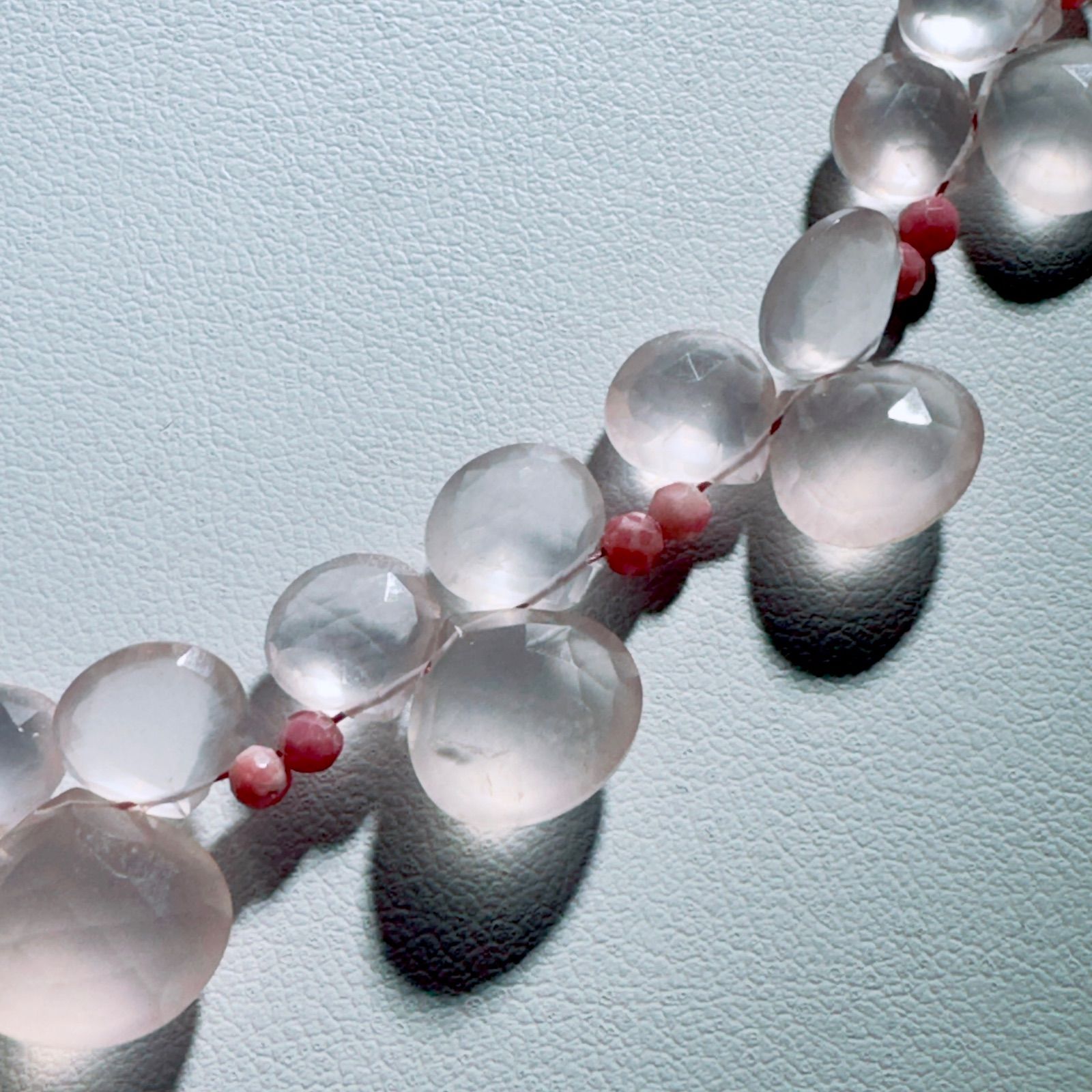 ローズクォーツマロンカットロードナイトネックレスNO25-2465 売れ筋