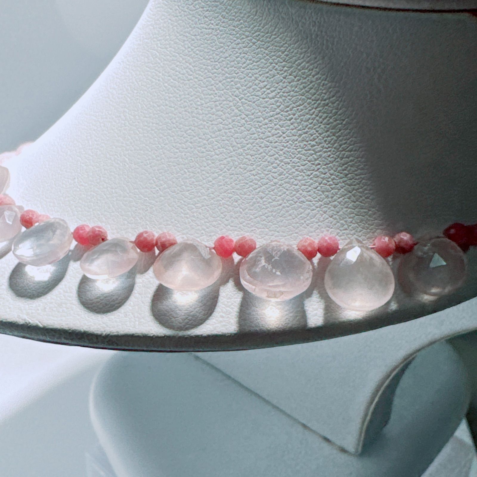 ローズクォーツマロンカットロードナイトネックレスNO25-2465 人気