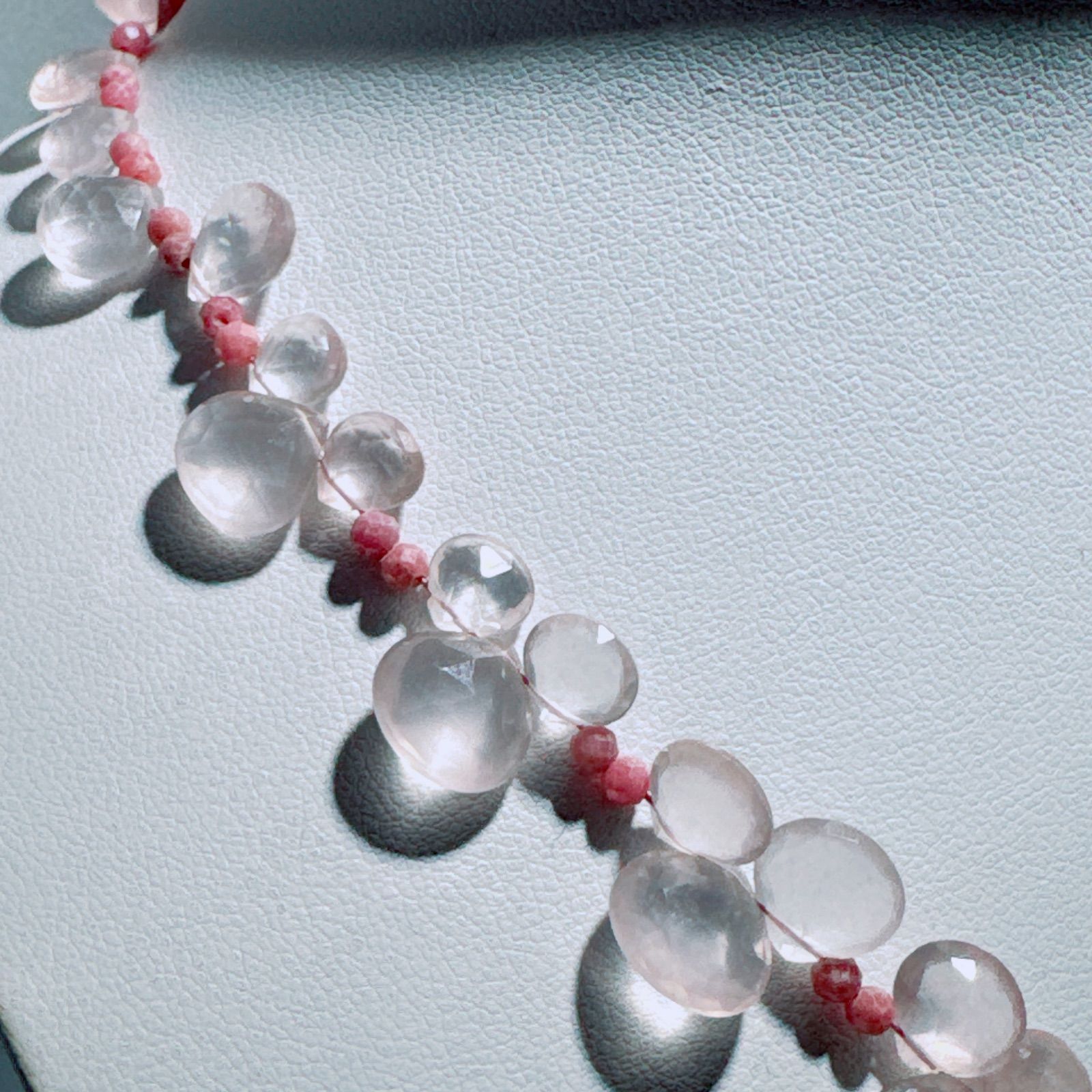 ローズクォーツマロンカットロードナイトネックレスNO25-2465 人気