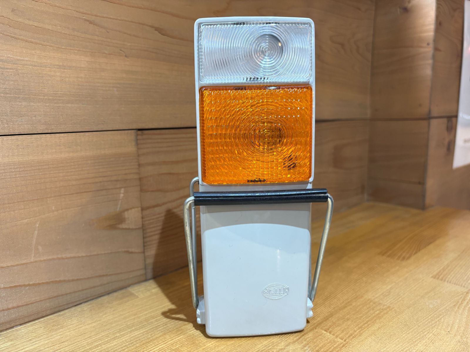 メルセデスベンツGクラス搭載品 品 HELLA 注意警告灯