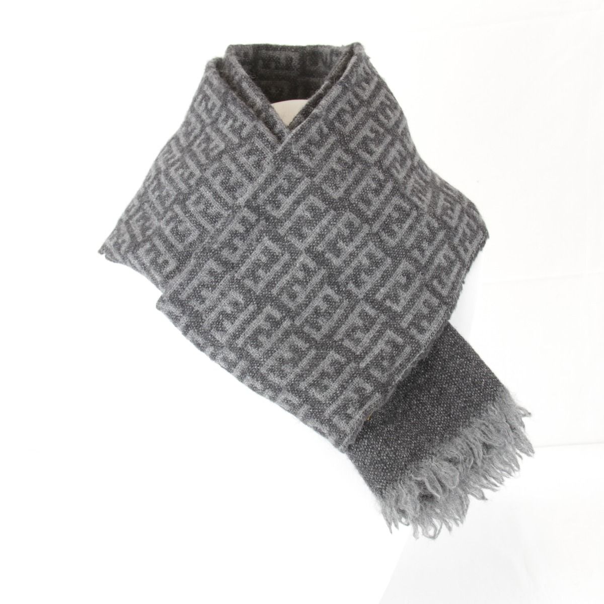 FENDI フェンディ ズッカ柄 マフラー バージンウール グレー×ブラック調 メンズ シンプル ハイブランド 上品
