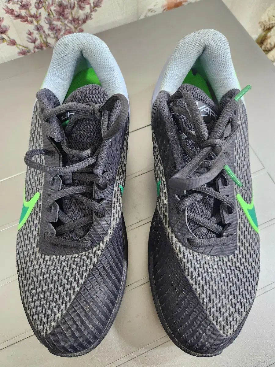 ナイキ スニーカー ブラック グレー テニスシューズ 275