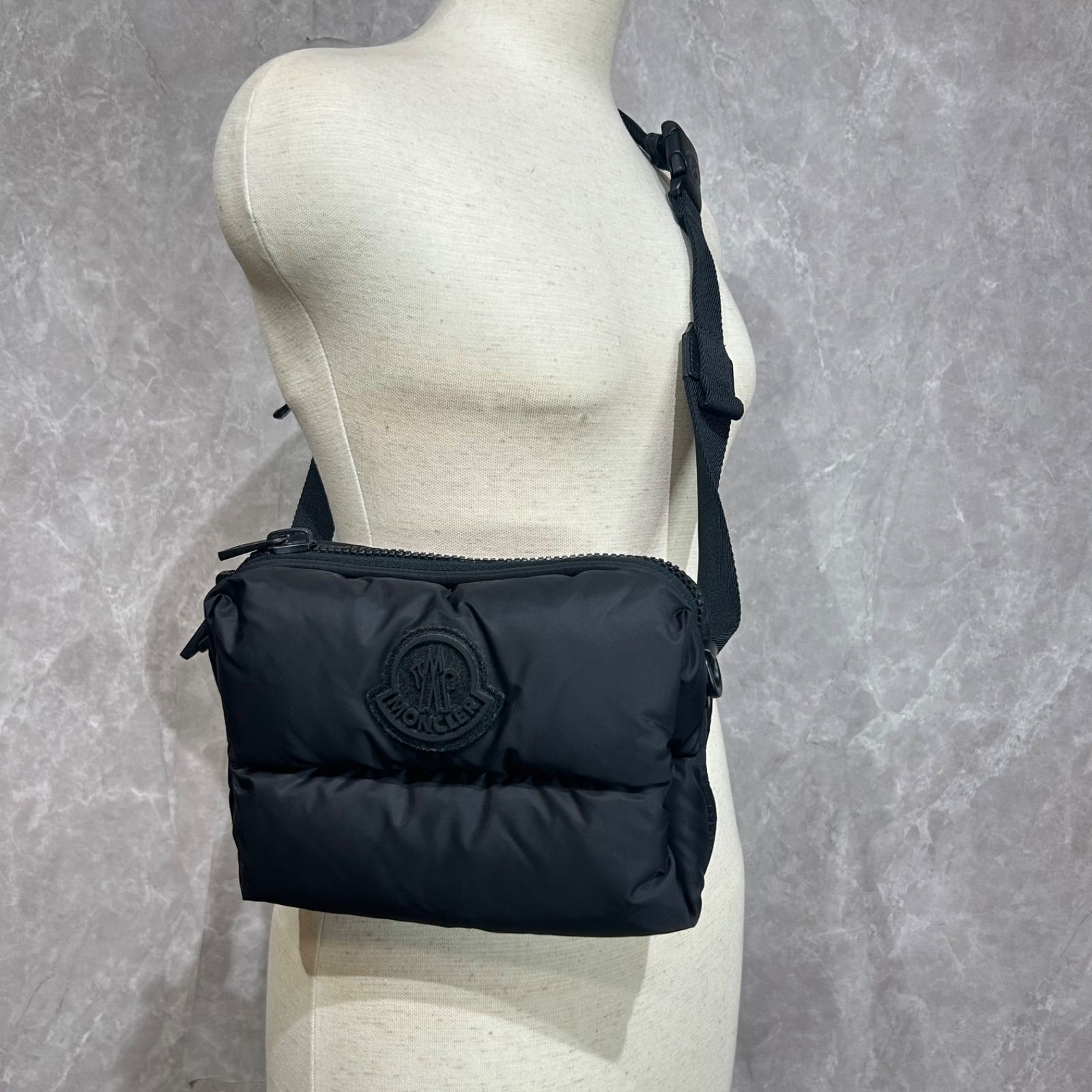 極美品】MONCLER モンクレール ダウン斜め掛け ショルダーバッグ 