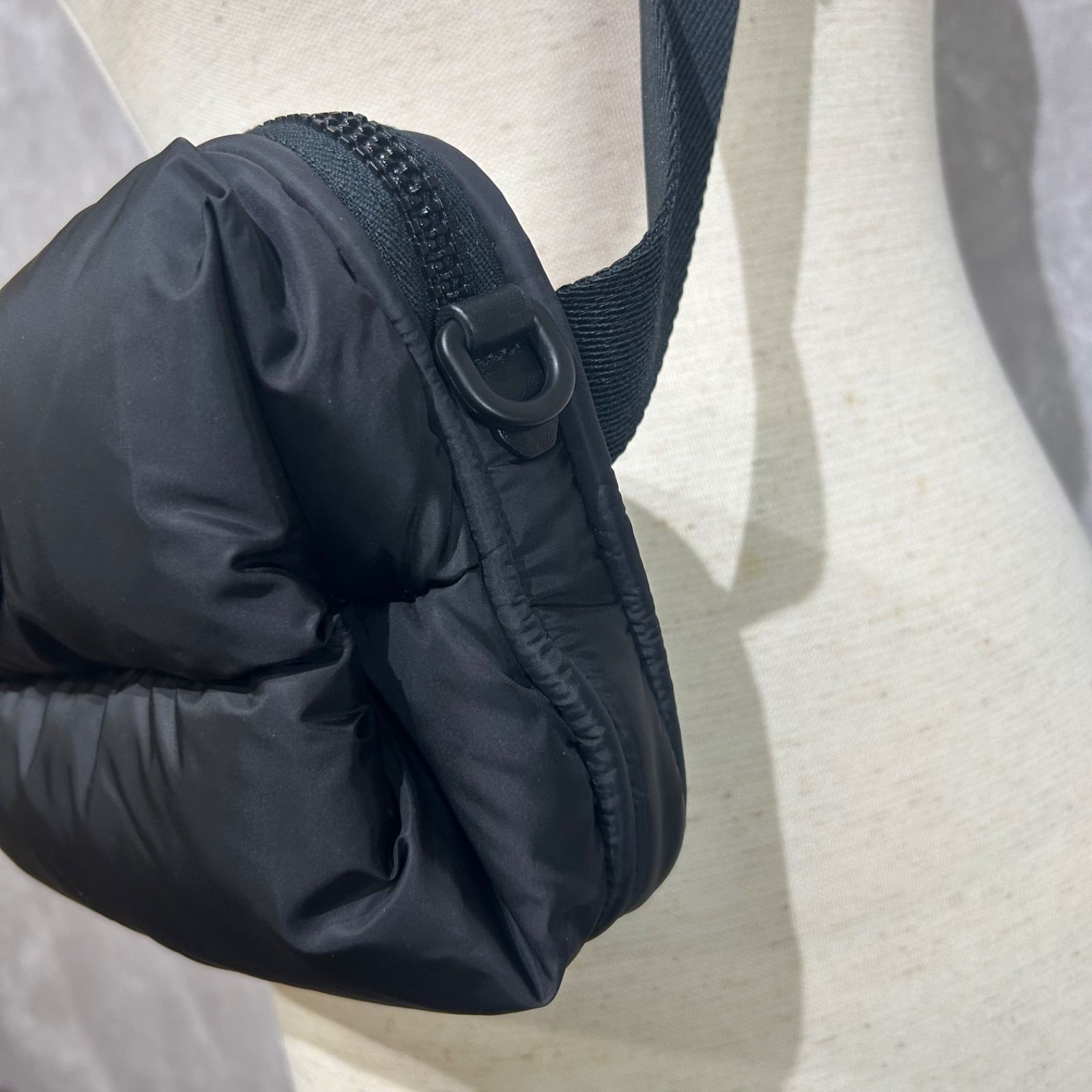 極美品】MONCLER モンクレール ダウン斜め掛け ショルダーバッグ 