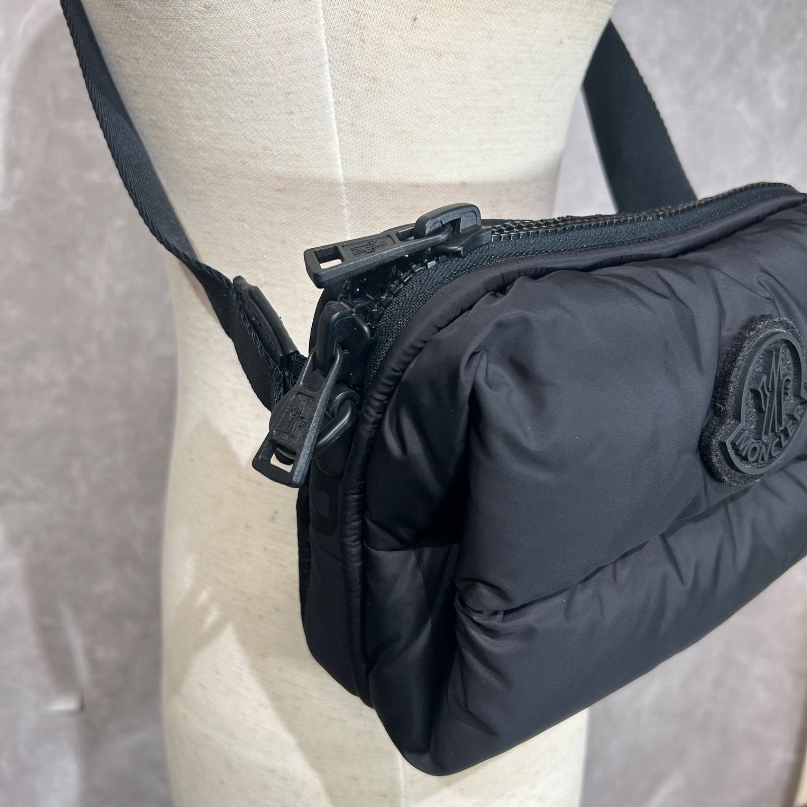 極美品】MONCLER モンクレール ダウン斜め掛け ショルダーバッグ 