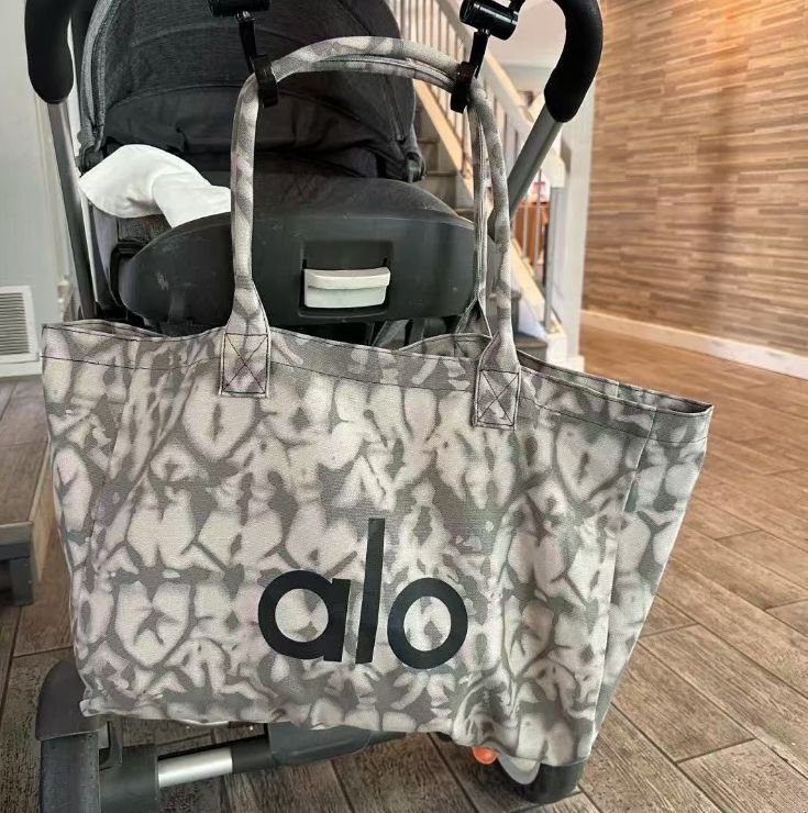 新品未使用 アローヨガ ALO Yoga トートバッグ グレー - メルカリ