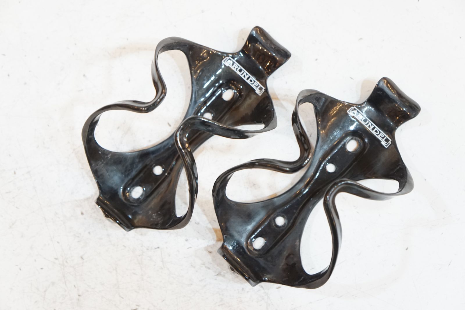 ARUNDEL 「アランデル」 カーボンボトルケージセット / バイチャリ浦和ベース