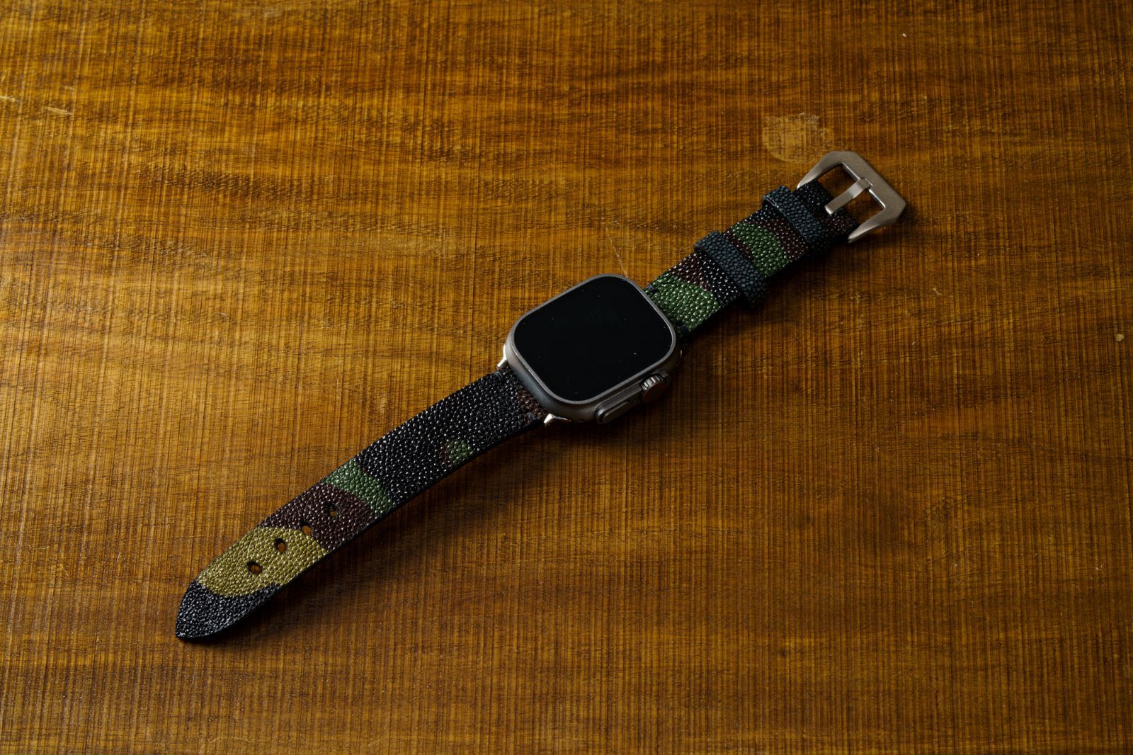 海の宝石が映すApple Watchラグジュアリーバンド