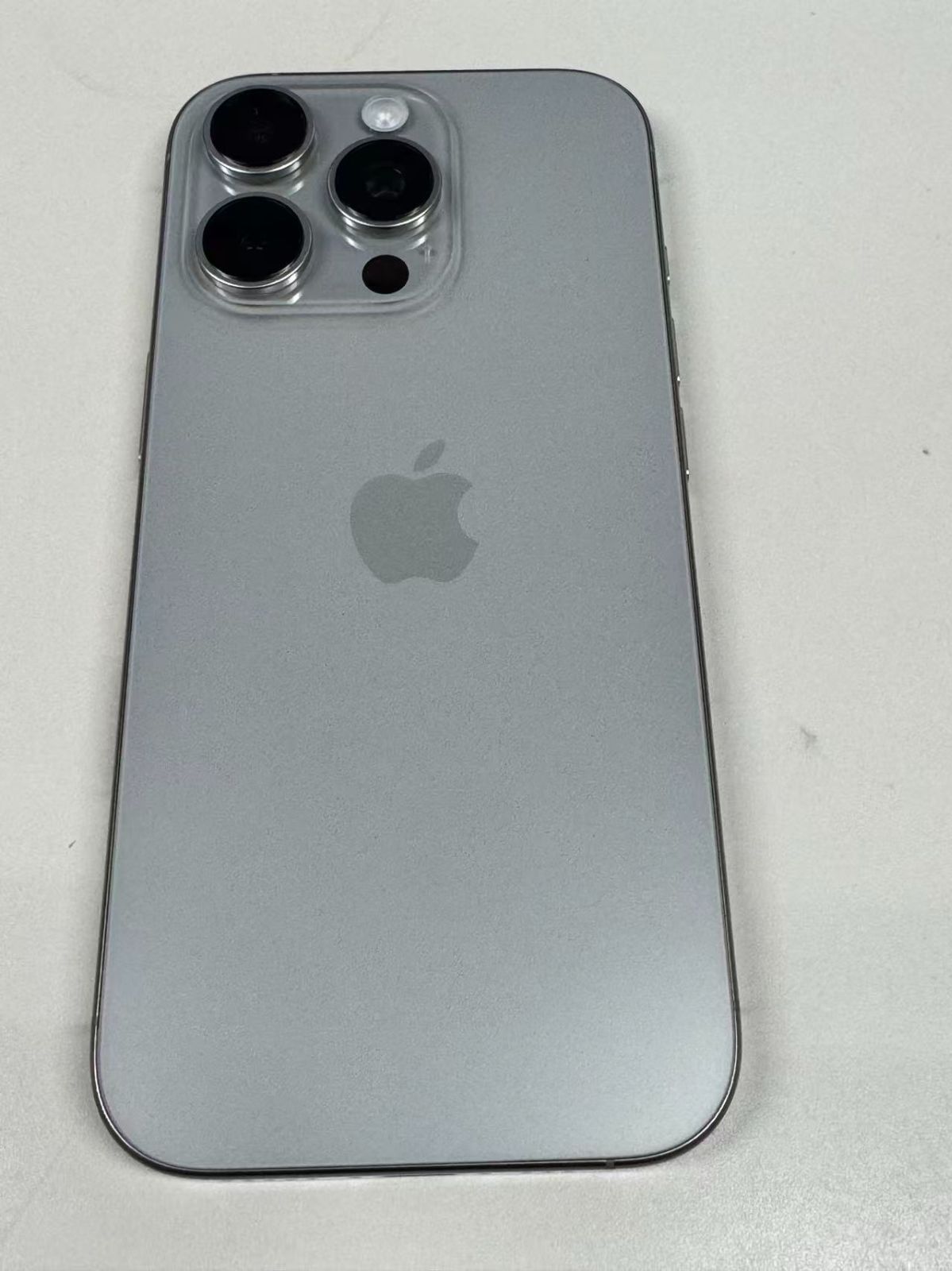 極美品 電池100%SIMフリー iPhone16 Pro 256GB ナチュラルチタニウム