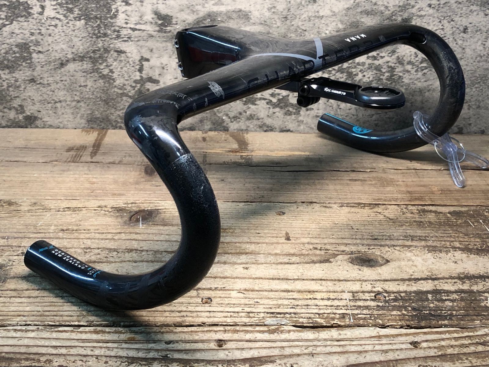 JP 943 チャプター2 MANA BAR C 402 mm STEM 100 一体型カーボンハンドル マウント付属