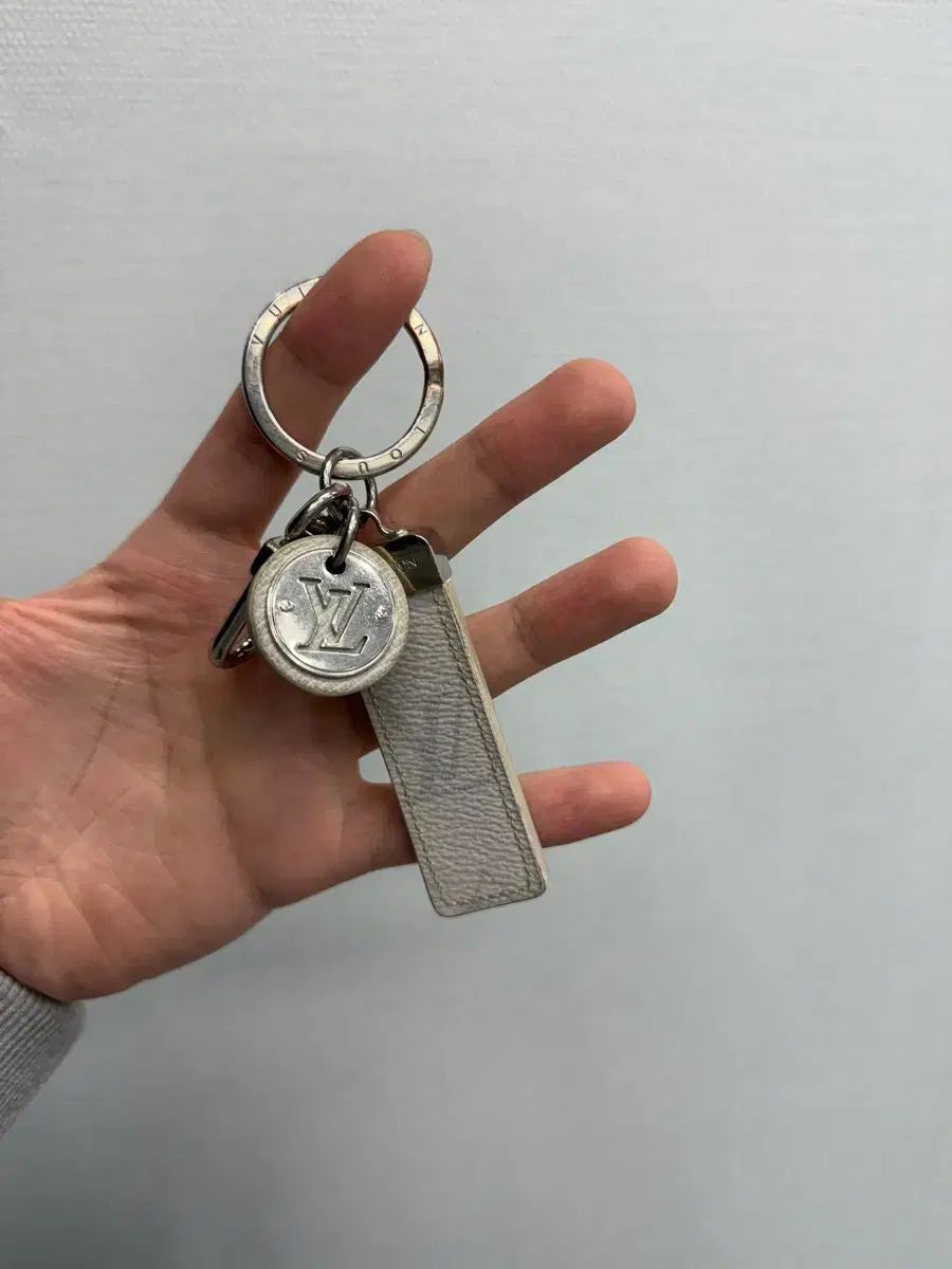 Seven Luxury Shop Louis Vuitton NEO Club Bag Charm Keyh er