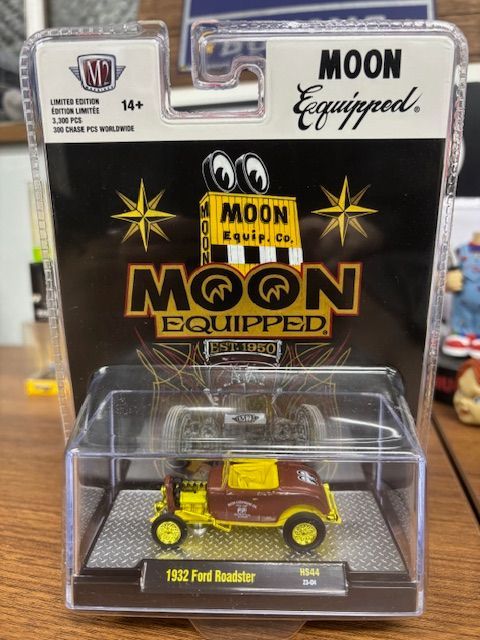 1/64ミニカー 1932 フォード ロードスター チェイスカー ムーンアイズ