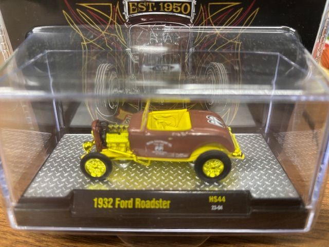 1/64ミニカー 1932 フォード ロードスター チェイスカー ムーンアイズ