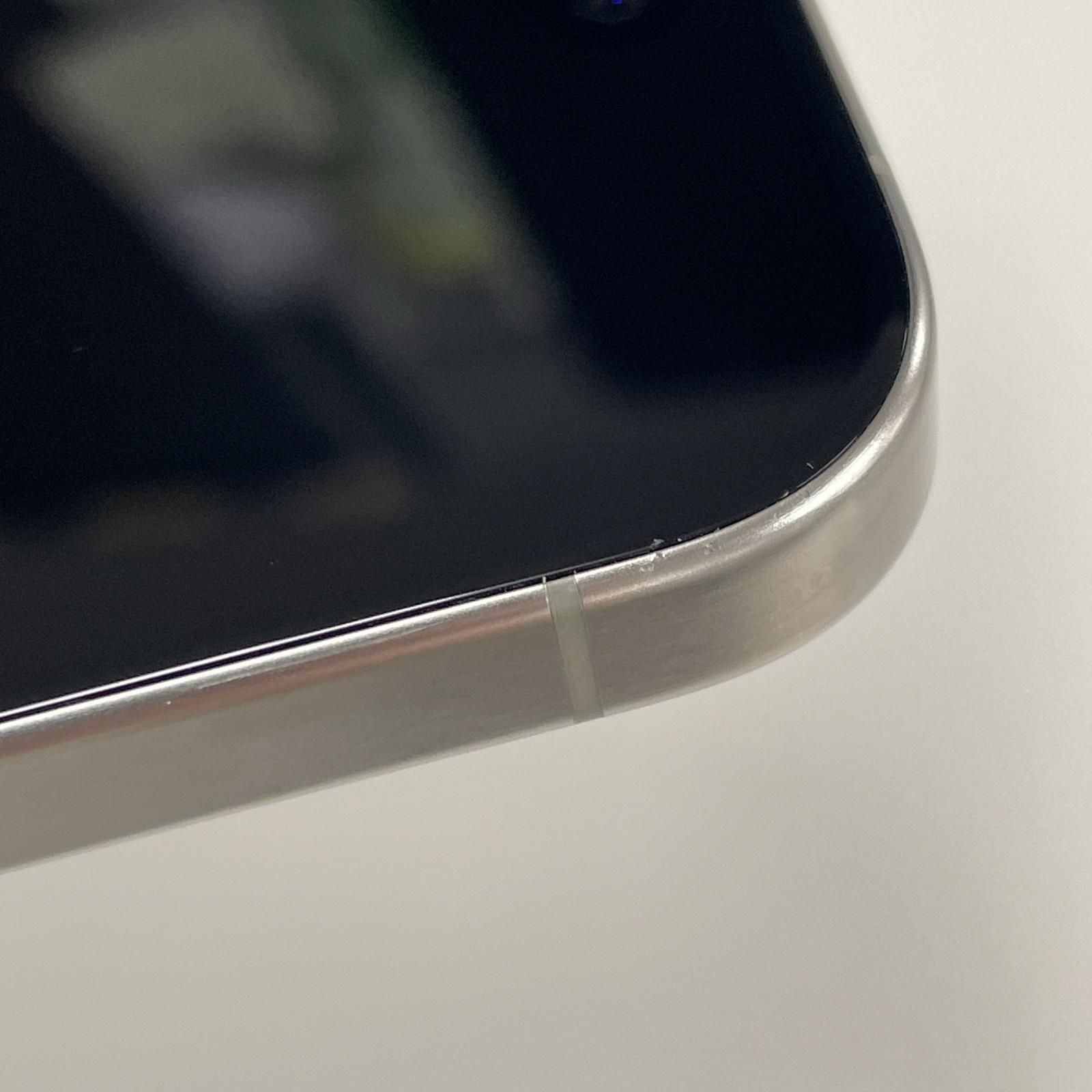 au iPhone 15 Pro 128 GB ナチュラルチタニウム