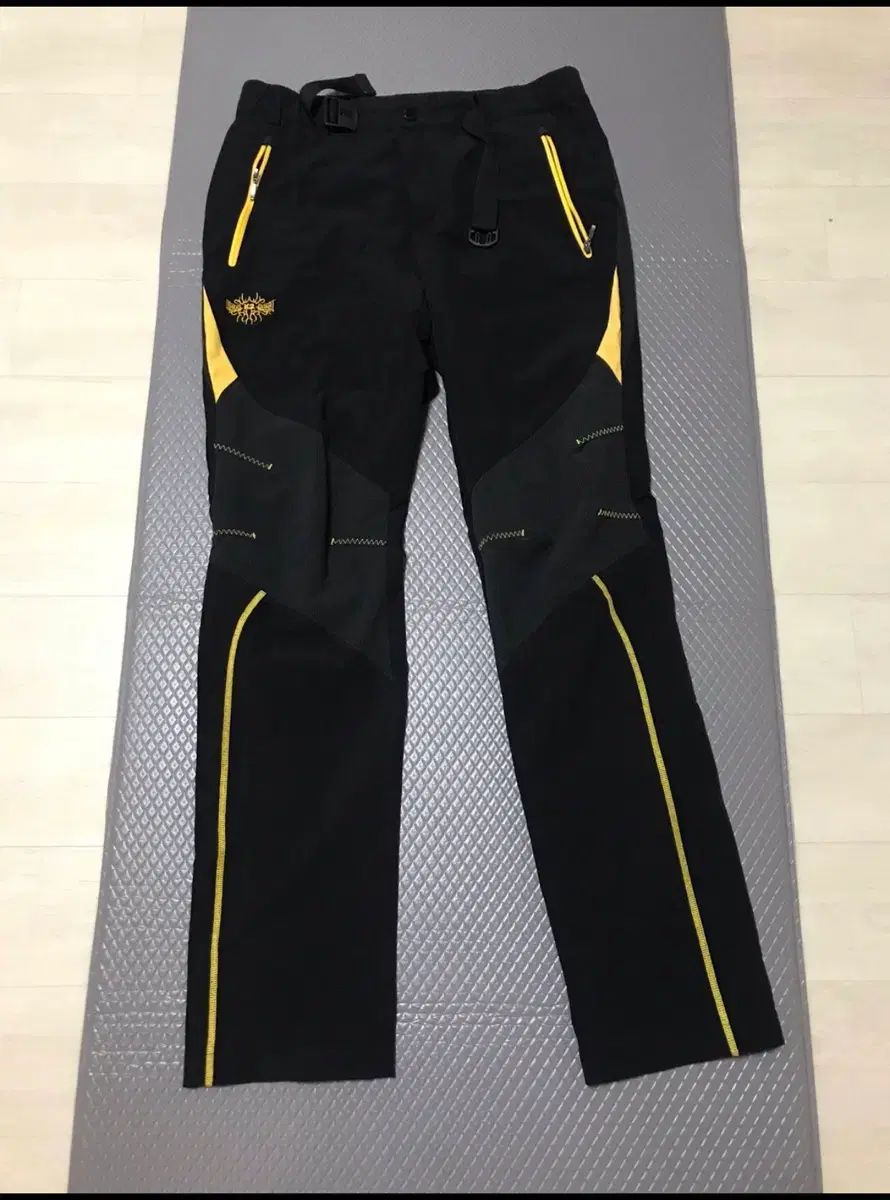 カンディハウス レザークッション 革クッション アイボリー