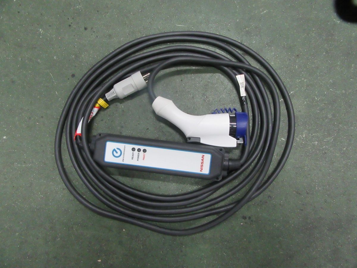 未使用 日産 リーフ ZE1 純正充電ケーブル 29690 6WX0A 日産 ZE1 リーフ 電気自動車 EV車 等 純正 充電ケーブル 29690-6WX0A