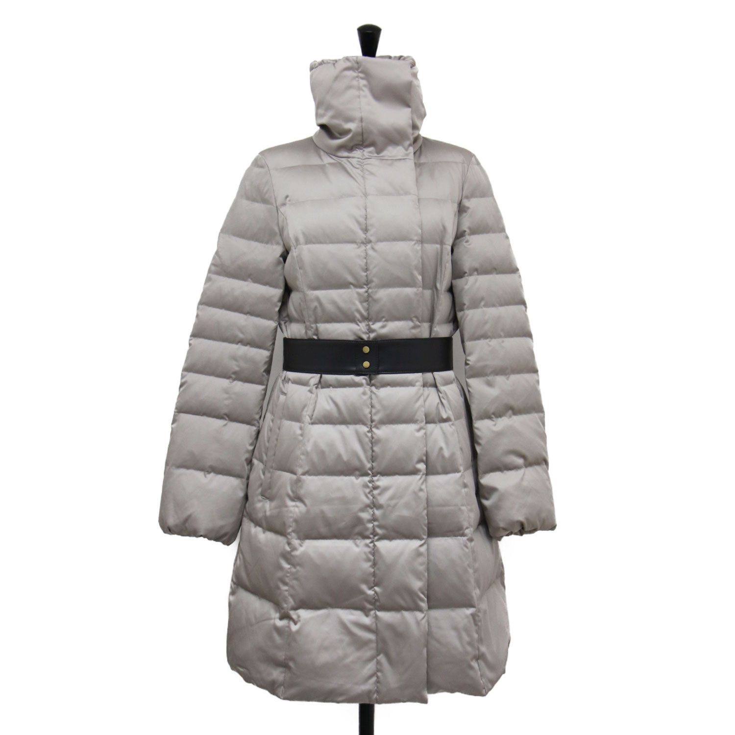 EPOCA エポカ コート グレー系 サイズ:38(S) | ベルト付き ダウンコート / ジャケット | ハイネック Aライン キルティング ギャザー | アウター ブルゾン 上着【レディース】【中古】【K4656】 EPOCA エポカ コート グレー系 サイズ:38(S) | ベルト付き ダウン