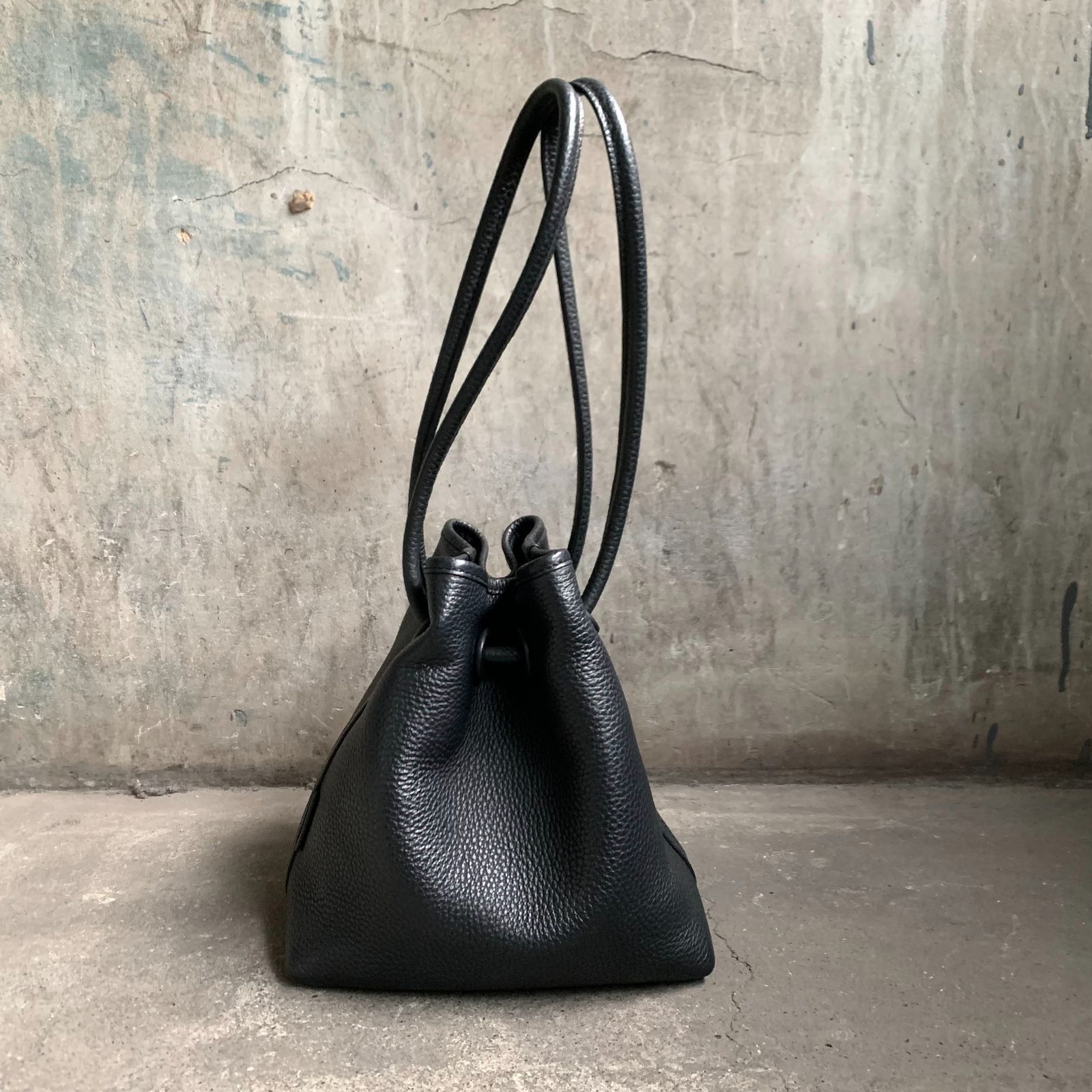 VASIC BOND MINI ハンドバッグ 牛革 ブラック ヴァジック ボンド ミニ 