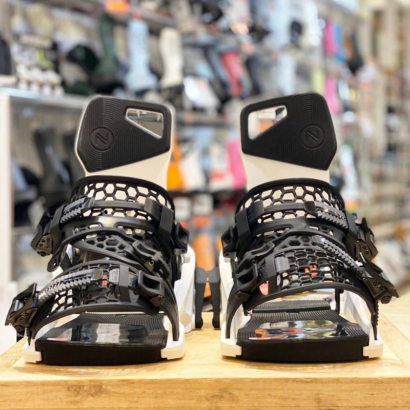 25 26 NIDECKER OG SUPERMATIC WHITE Mサイズ ナイデッカー メンズ スノーボード バインディング 日本