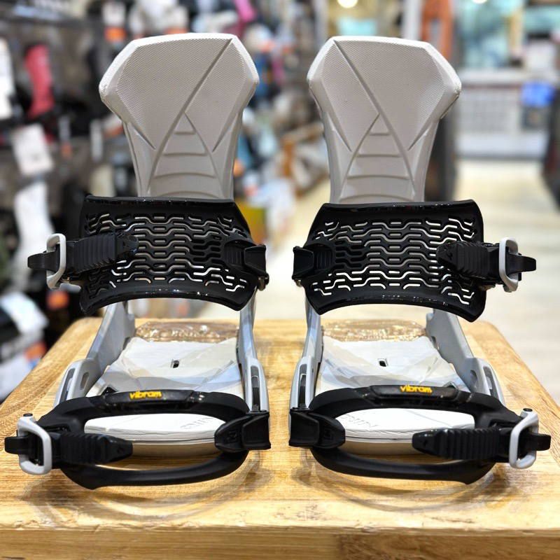 25-26 NITRO TEAM Grey Mサイズ ナイトロ メンズ スノーボード バインディング 日本