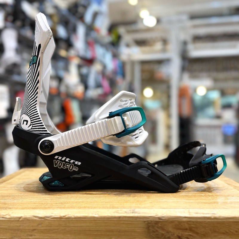 25-26 NITRO TEAM カラー:Nitro X Volcom Mサイズ ナイトロ メンズ