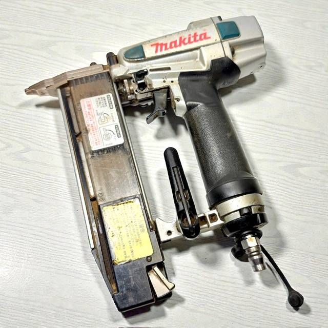 マキタ MAKITA 仕上釘打ち機 AF 502 N エア釘打ち機 フィニッシュネイラ 15～50 mm 釘打機