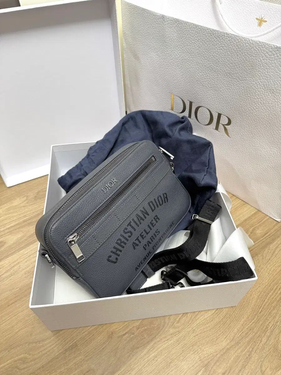 ディオール アトリエ グレー サファリ メッセンジャーバッグ