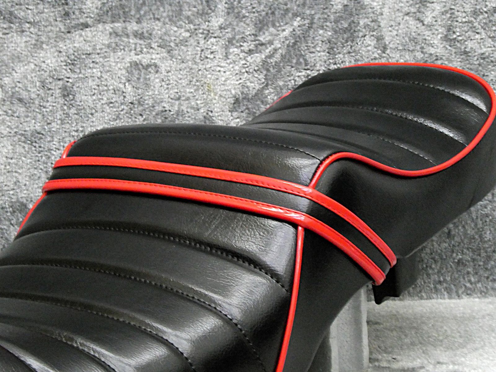 NC31前期 黒赤 タックロールシート /ブラック92-96 CB400SF BLACK RED
