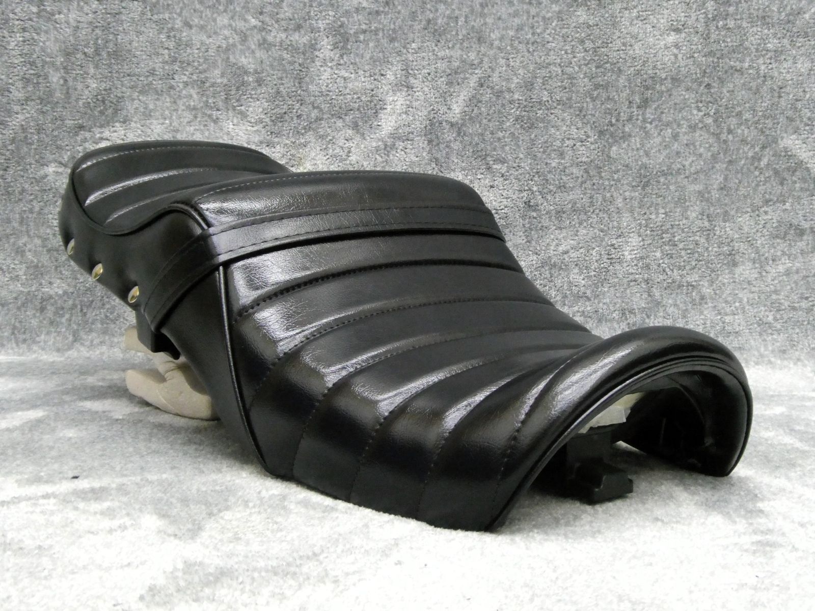 NC31前期 鋲打ち 黒皮 タックロールシート /ブラック92-96ボタン