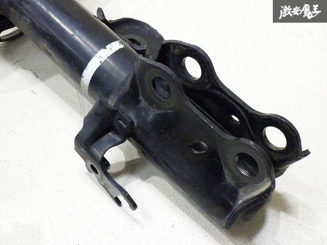 業者出品】 トヨタ純正 ZSU60W ハリアー 2WD フロント サスペンション