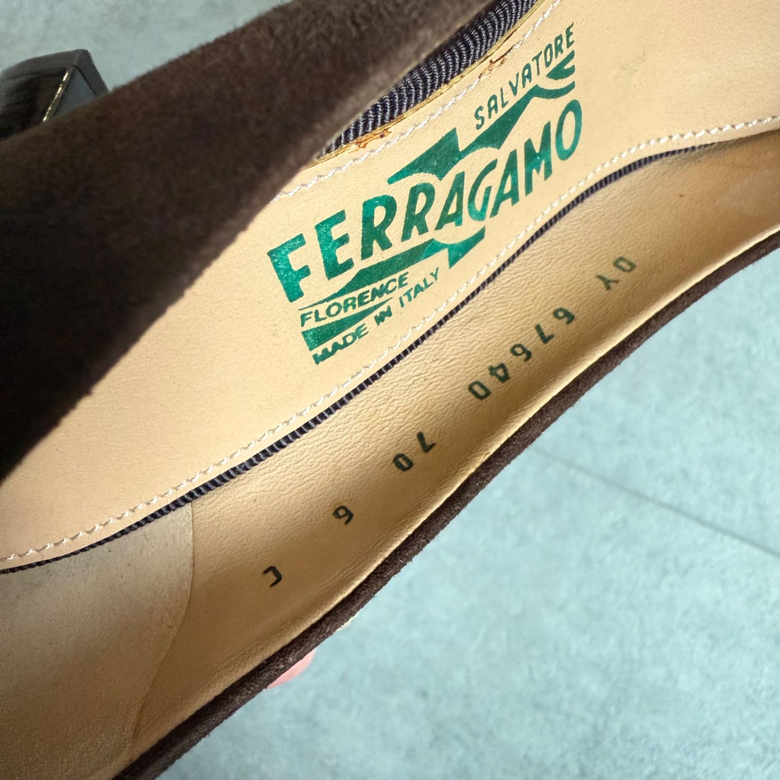 未使用 SalvatoreFerragamo サルヴァトーレフェラガモ ヴァラリボン