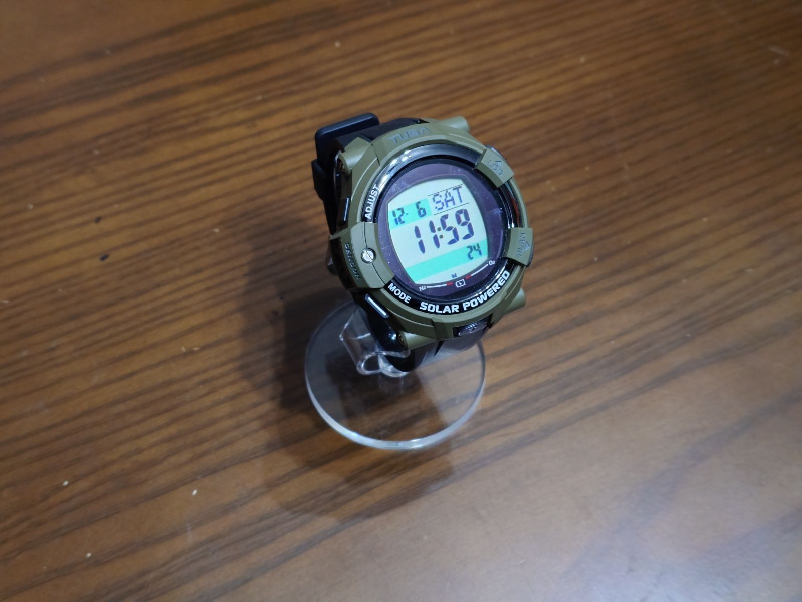 １ TUSA DC Solar LINK IQ 1204 KHBK カーキ ブラック ソーラー充電式 ダイブコンピューター スマホ転送可