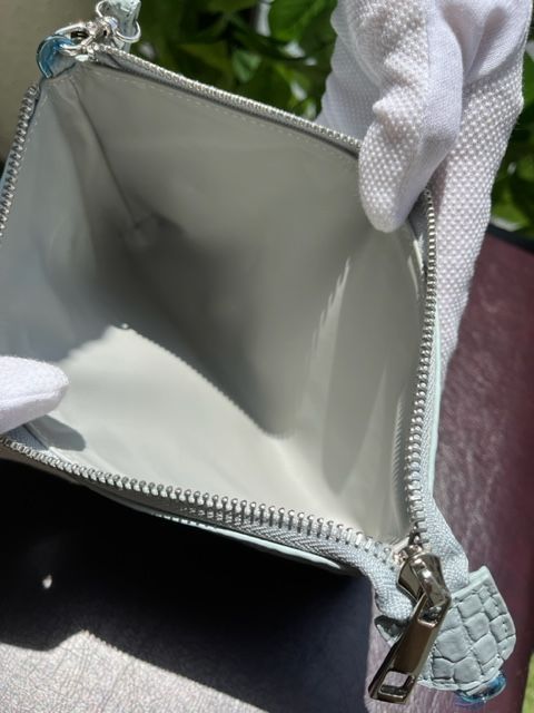 を備えた大人の