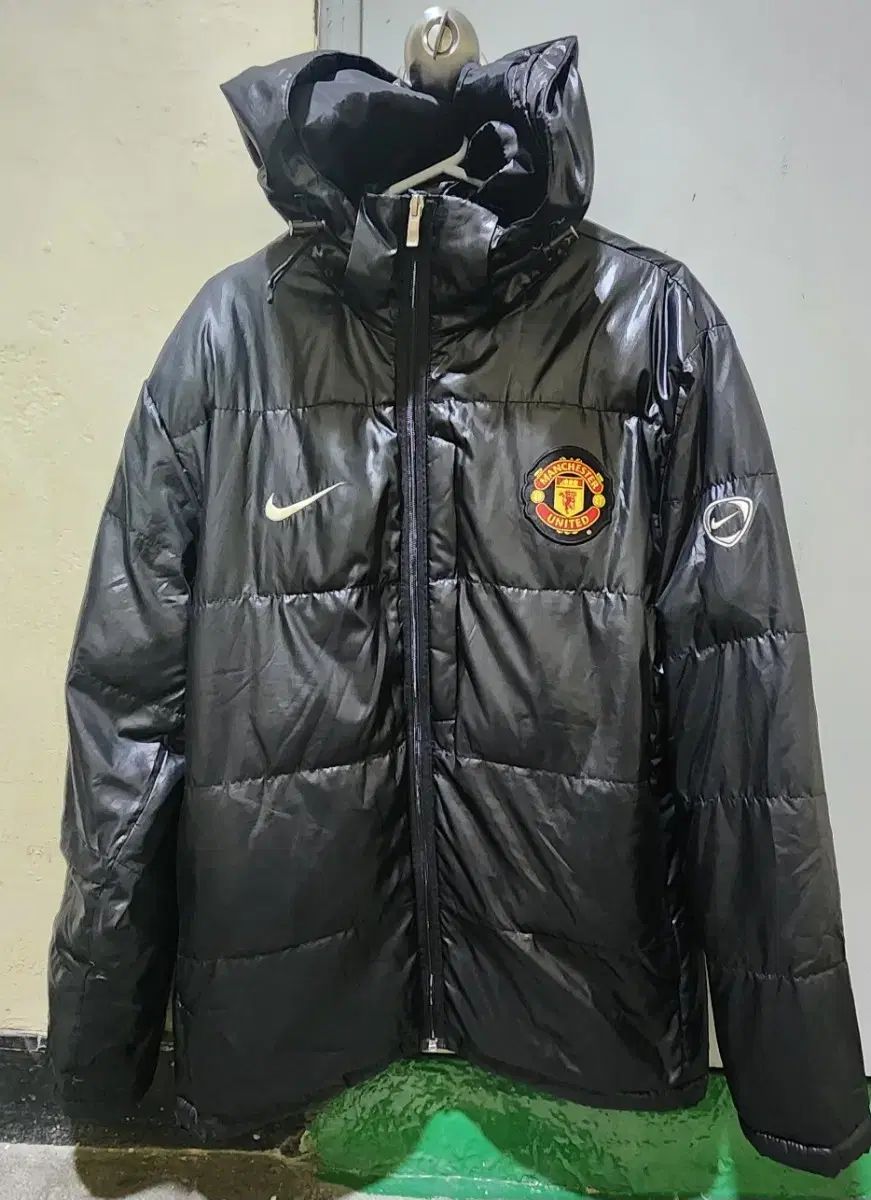 NIKE マンチェスター・ユナイテッドFC ブラック ダウン アウター