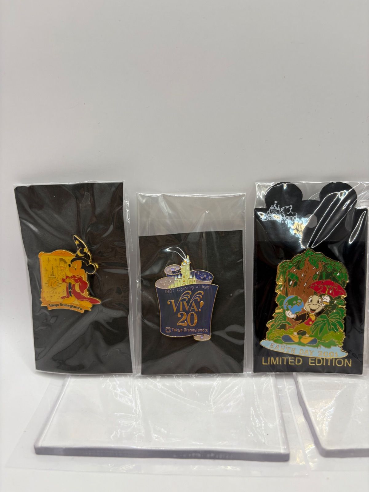 東京ディズニーランド ピンバッジ 5点セット 10周年 / VIVA!20 / プー 東京ディズニーランド ピンバッジ 5点セット 10周年 / VIVA!20 / プー