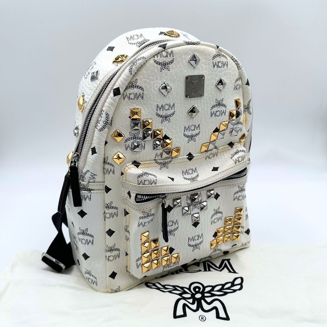 美品】MCM 総柄ロゴ スタッズ リュック バックパック - メルカリ