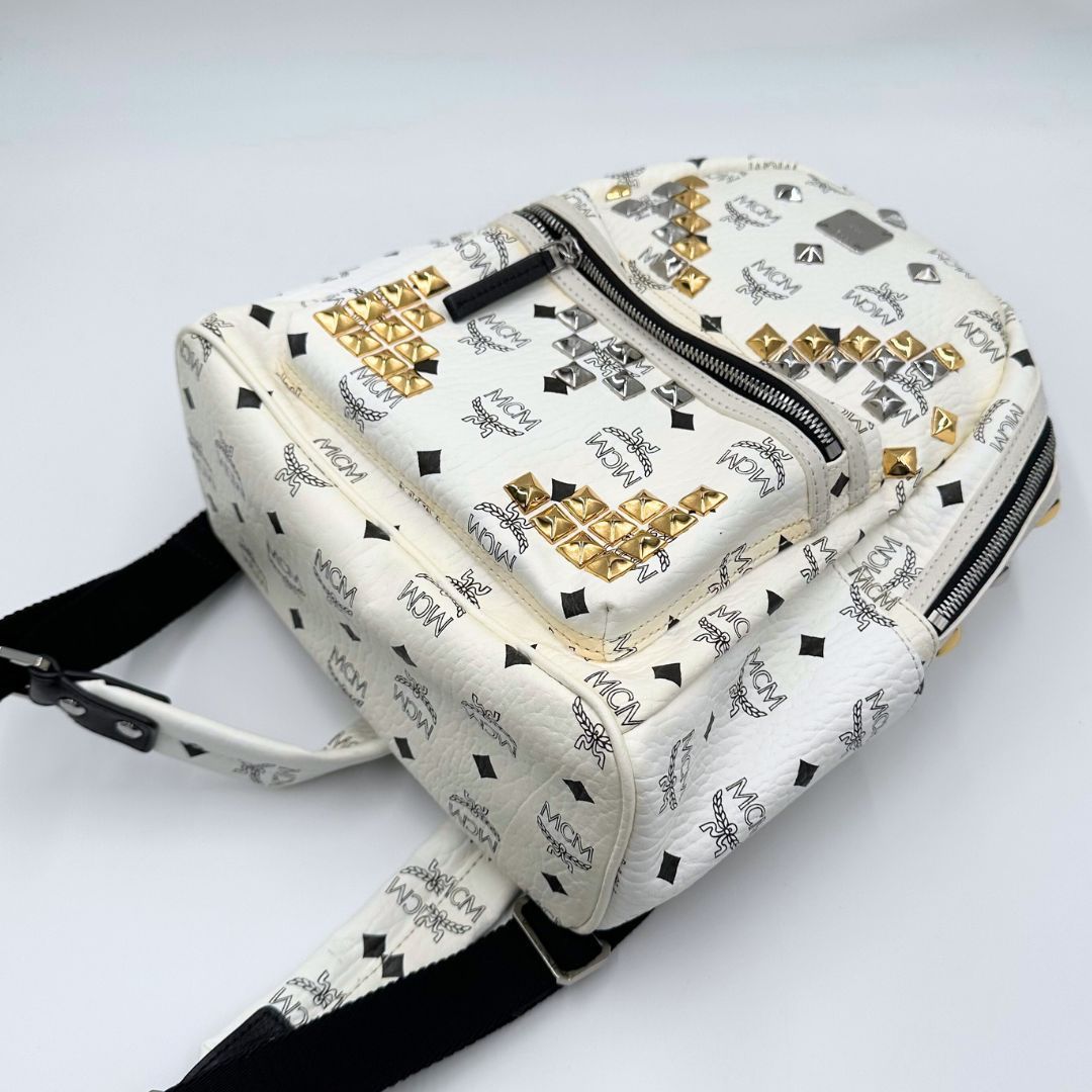 美品】MCM 総柄ロゴ スタッズ リュック バックパック - メルカリ
