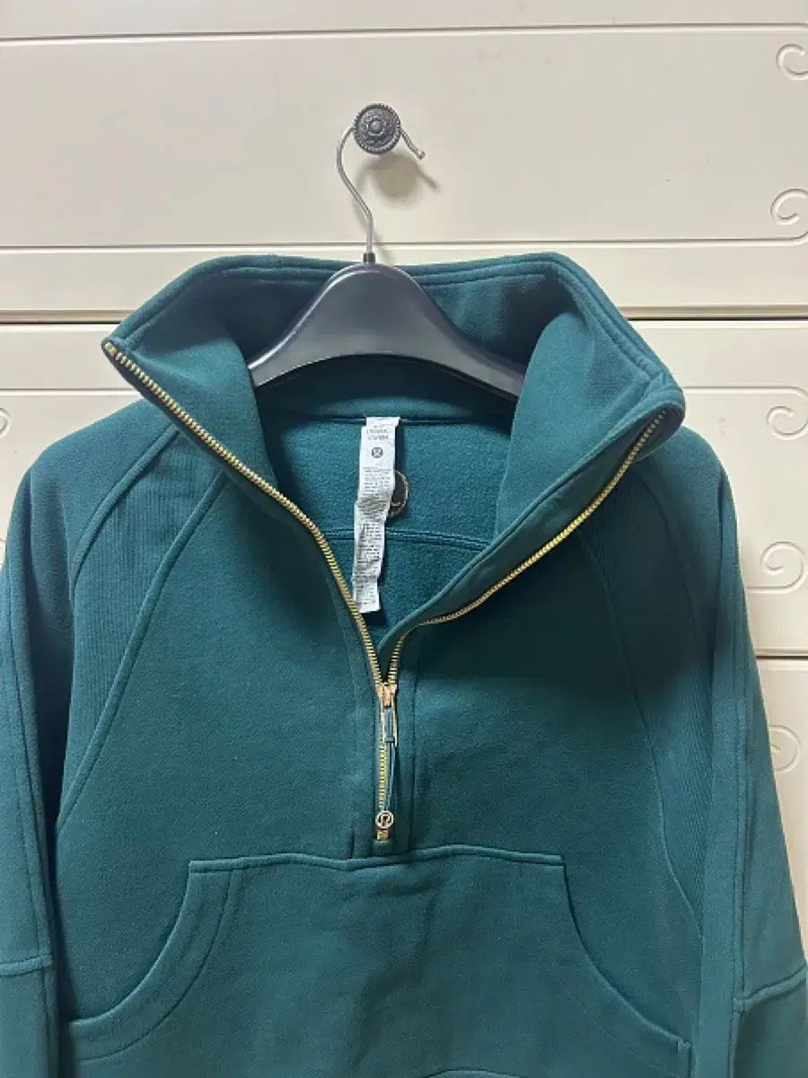 lululemon スキューバ ファネルネック