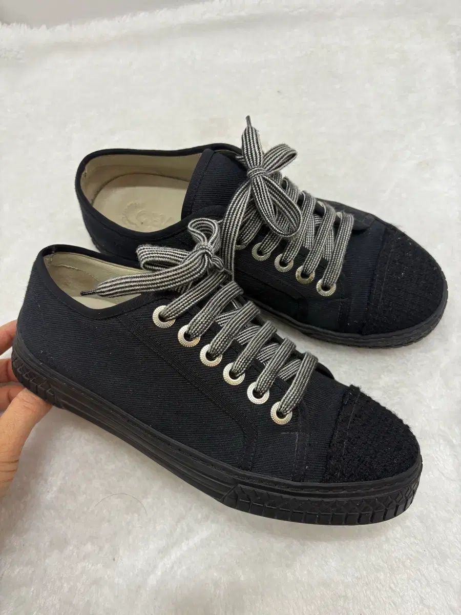 シャネル ブラック スニーカー 37