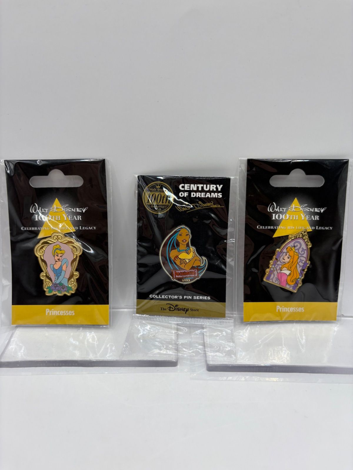 ディズニー ピンバッジ 3点セット（シンデレラ/ポカホンタス/オーロラ
