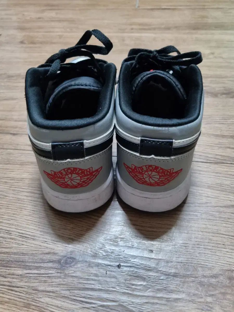 ジョーダン1 ロー ライト スモーク スニーカー 240