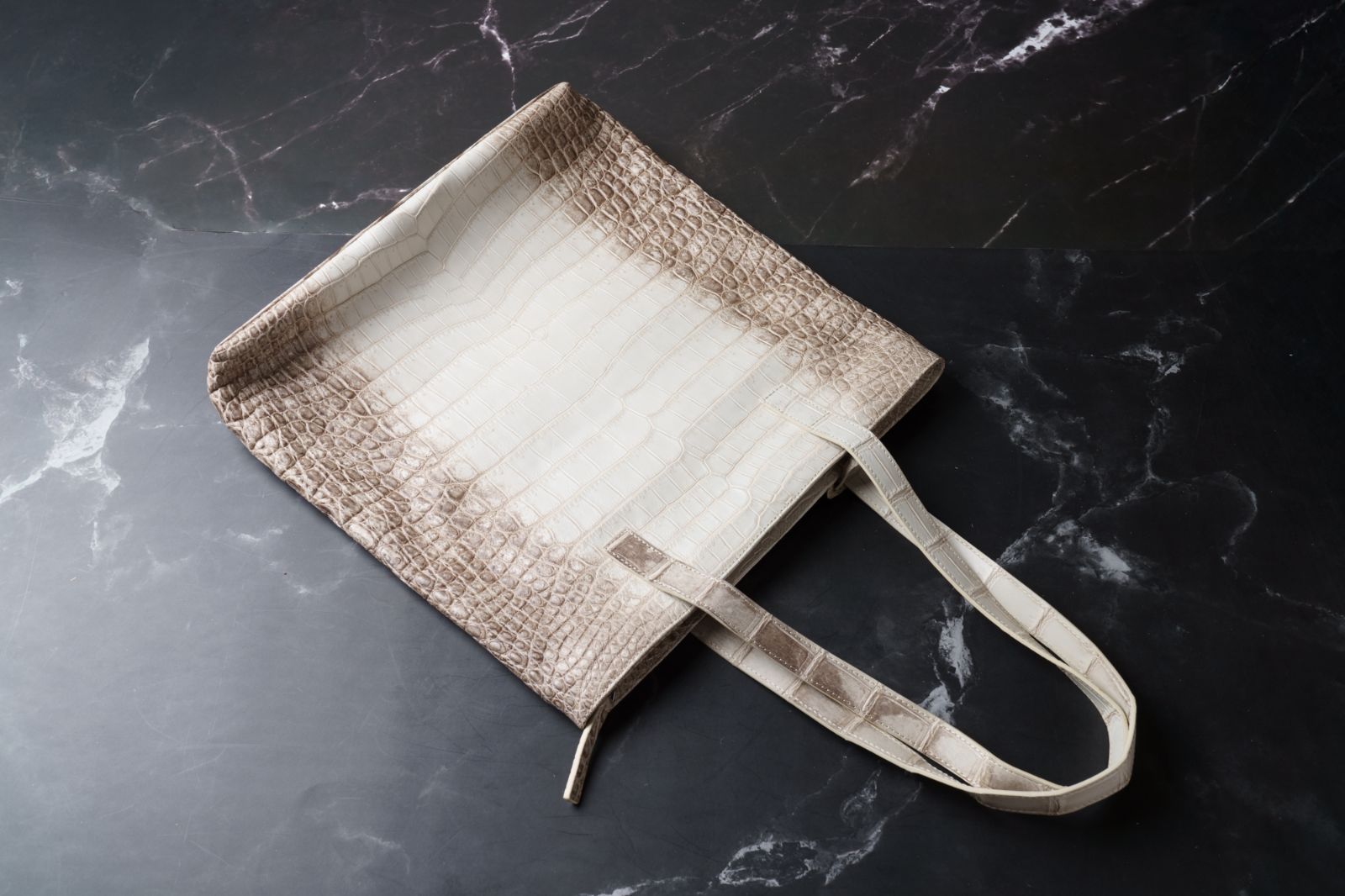 ヒマラヤクロコダイル使用 白×ブラウングラデーションの 本革ソフトトートバッグ