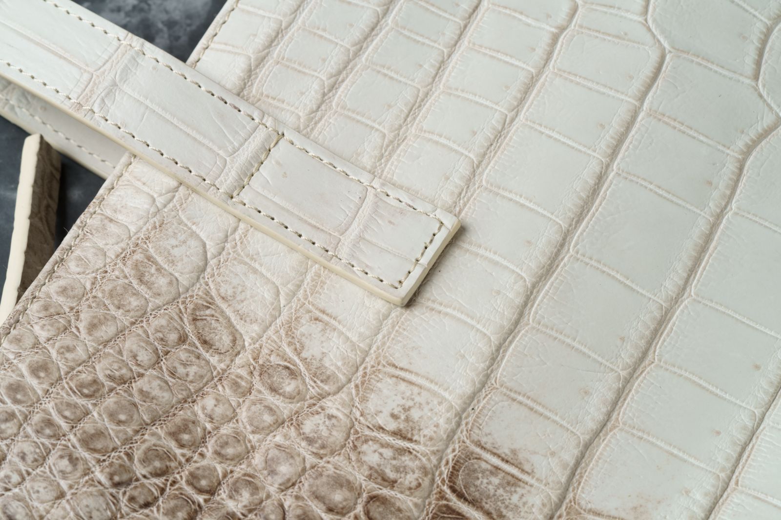 白×ブラウングラデーションの