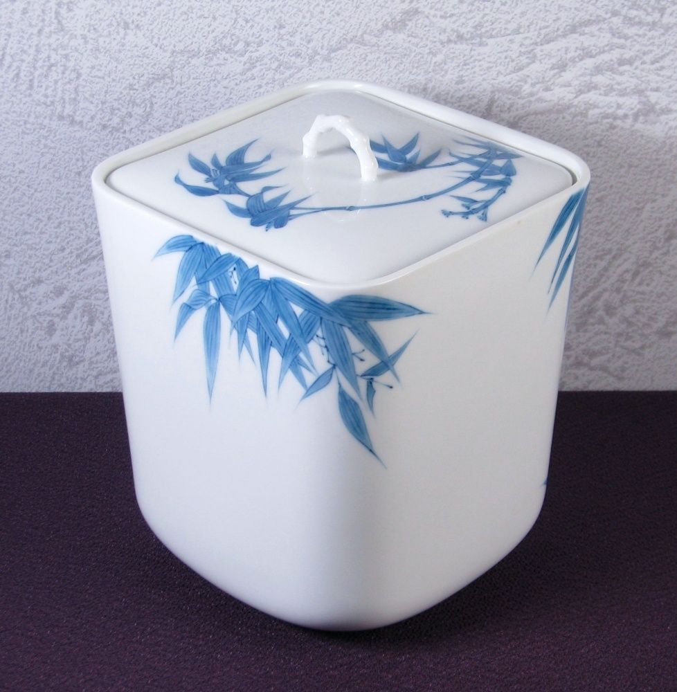 十三代横石嘉助作 平戸白磁 染付竹林水指 漆蓋付 高さ：17.7cm 共箱 美