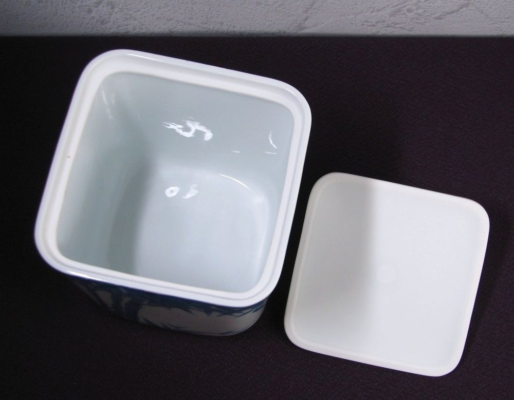 十三代横石嘉助作 平戸白磁 染付竹林水指 漆蓋付 高さ：17.7cm 共箱 美