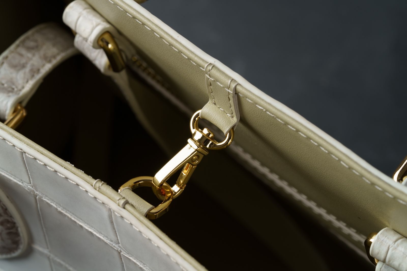 天然グラデーションが輝くセンター取り ハンドバッグトート＆ポーチ付