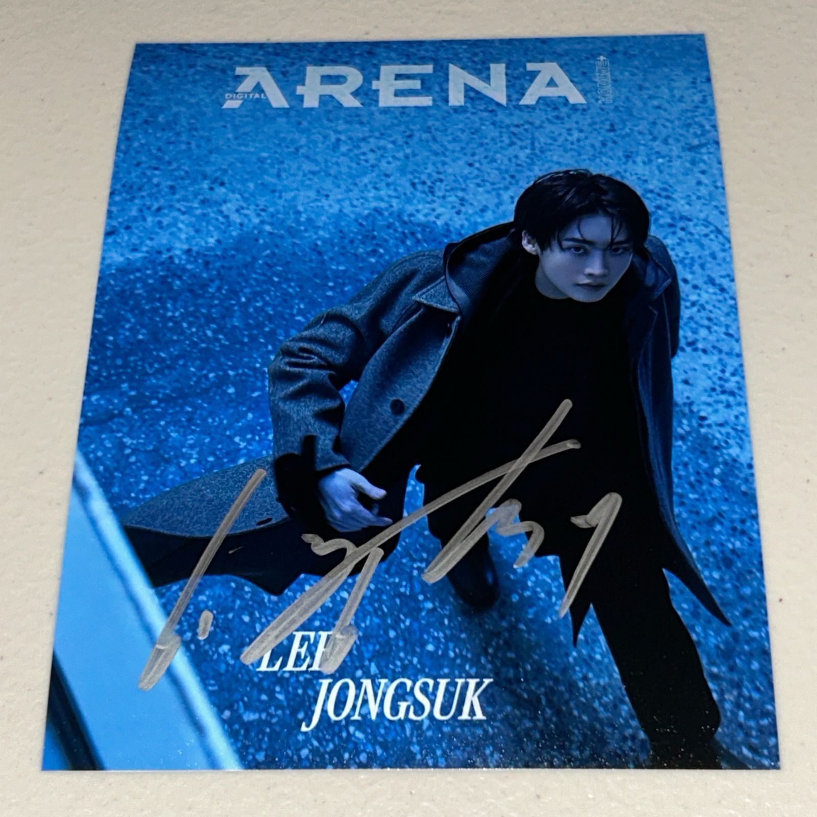 イ・ジョンソク 直筆サイン スチール写真(2Lサイズ) - メルカリ