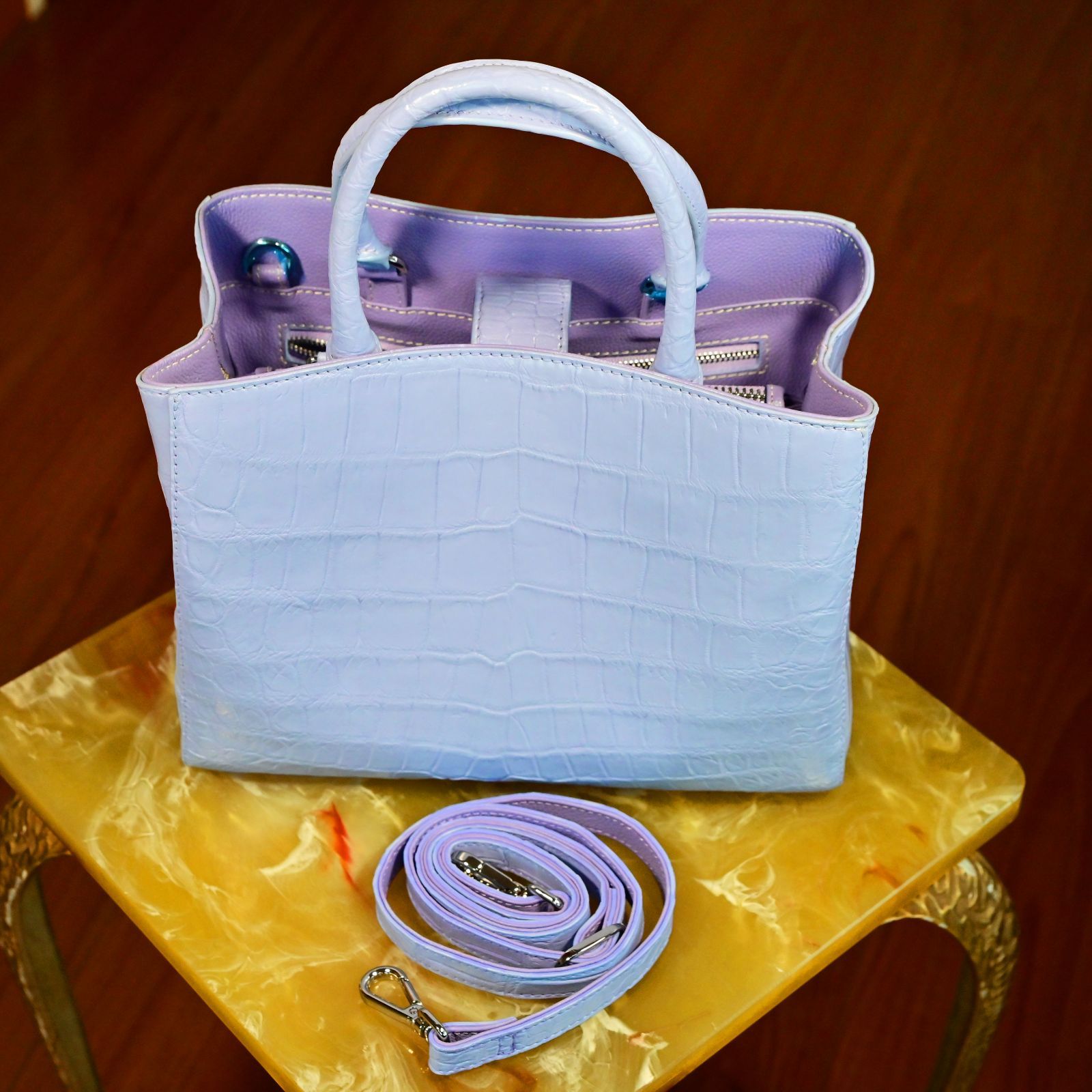 ラベンダーの優雅な波動とクロコダイルの存在感が輝く 気品と女性らしさを纏う2 WAYミニトートハンドバッグ