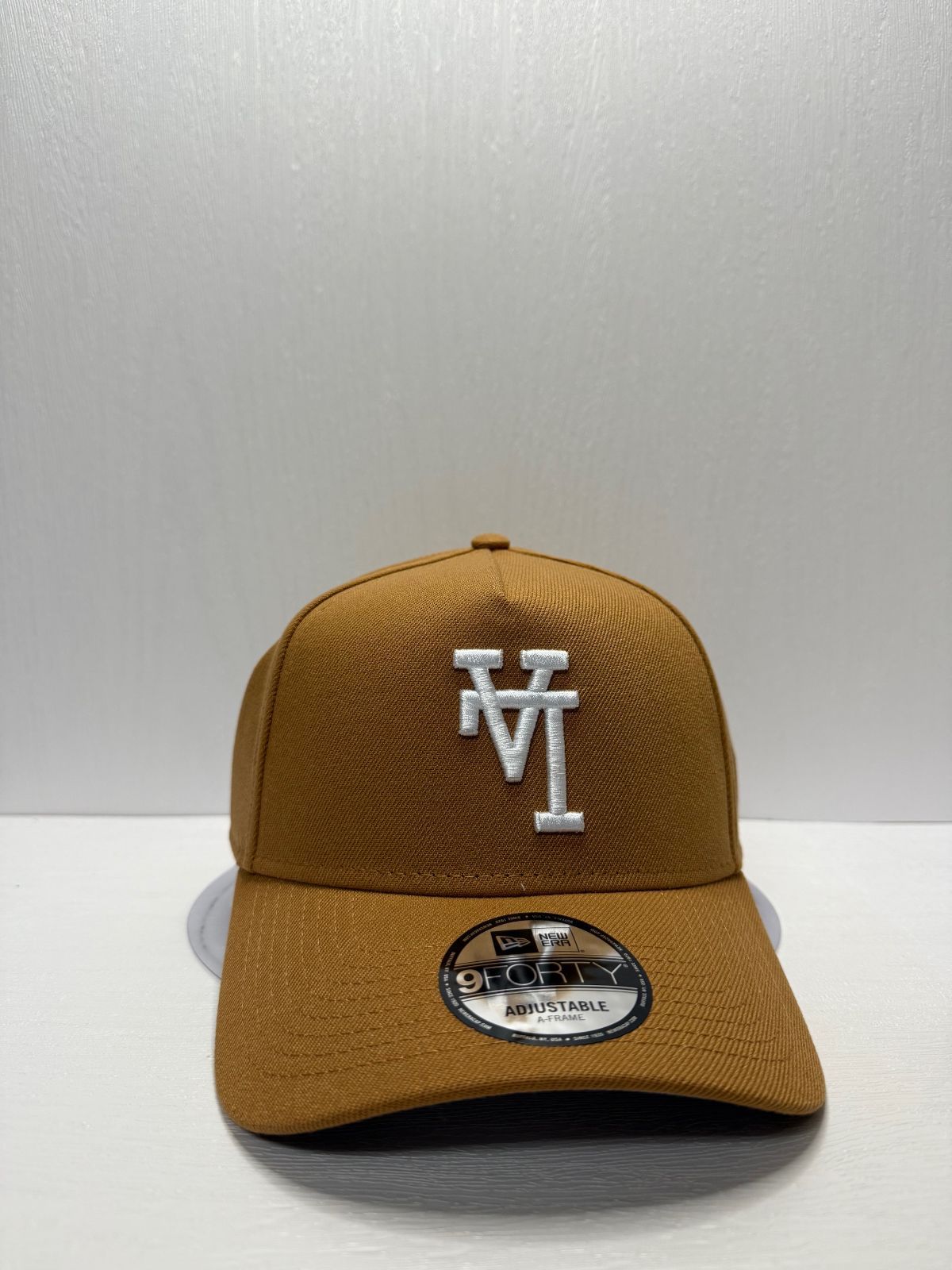 Newera ロサンゼルスドジャース リバースロゴ 9 forty A FRAME スナップバックキャップ ブラウン