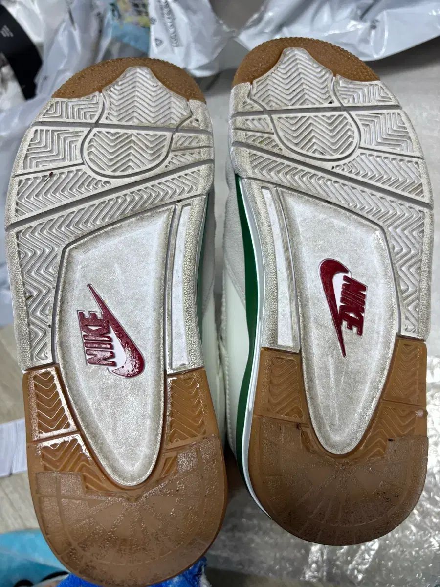 ジョーダン4 パイングリーン